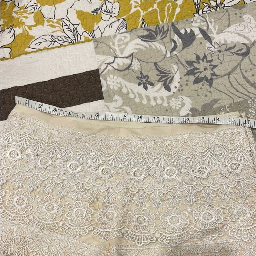 Sans Souci Cream Lace Shorts - Picture 9 of 11